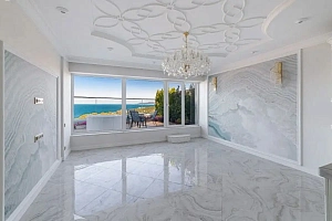 На берегу моря