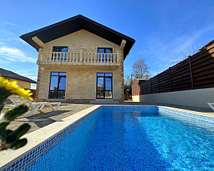 Дом с бассейном и прекрасным видом