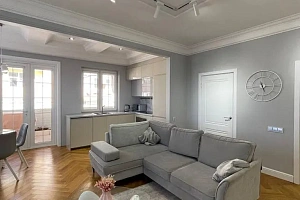 Квартира с балконом и видом на море