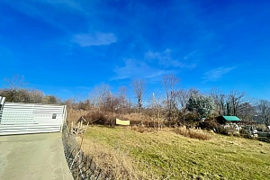 Участок рядом со школой с разрешением на 4 до...