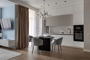 Двух-комнатная квартира с видом на море