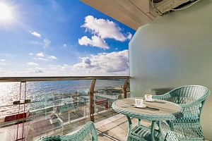 Шикарный апартамент в центре города на берегу...