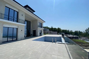 Шикарный дом хай-тек с видом на море