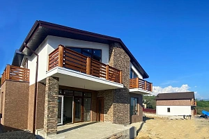 Дом с бассейном