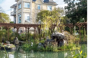 Здание в центре Сочи