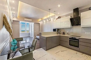 Стильная квартира с прямым видом на море в жи...