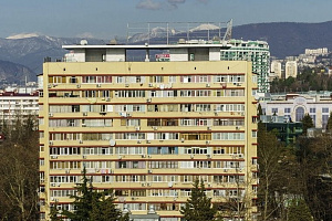 Первая высотка на Островского.