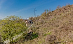 Участок с видом на горы и море