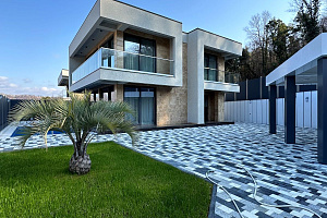 Дом с бассейном