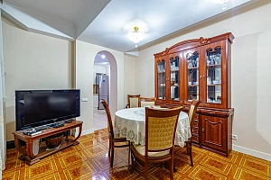 Трёхкомнатная квартира в центре Сочи в доме к...