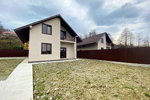 Два дома в коттеджном поселке