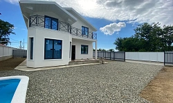 Дом с бассейном