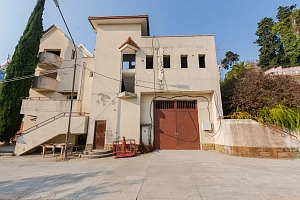 Продается административное здание в г. Сочи.