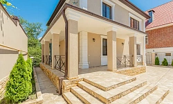 Шикарный дом в спальном районе