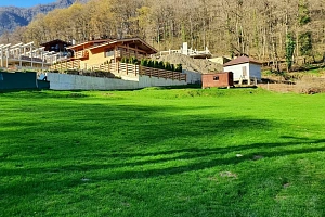 Ровный участок в центре Красной поляны 