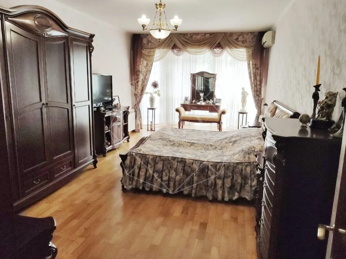 Огромная классическая квартира в Заречном районе
