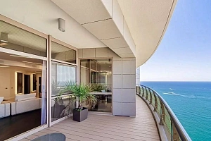 Квартира с собственной террасой и видом на мо...